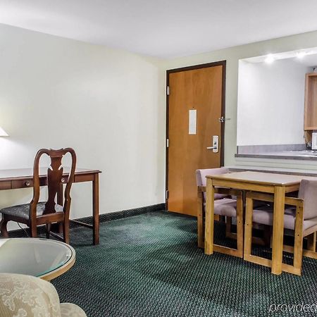 Econo Lodge Inn & Suites Denver Exteriér fotografie