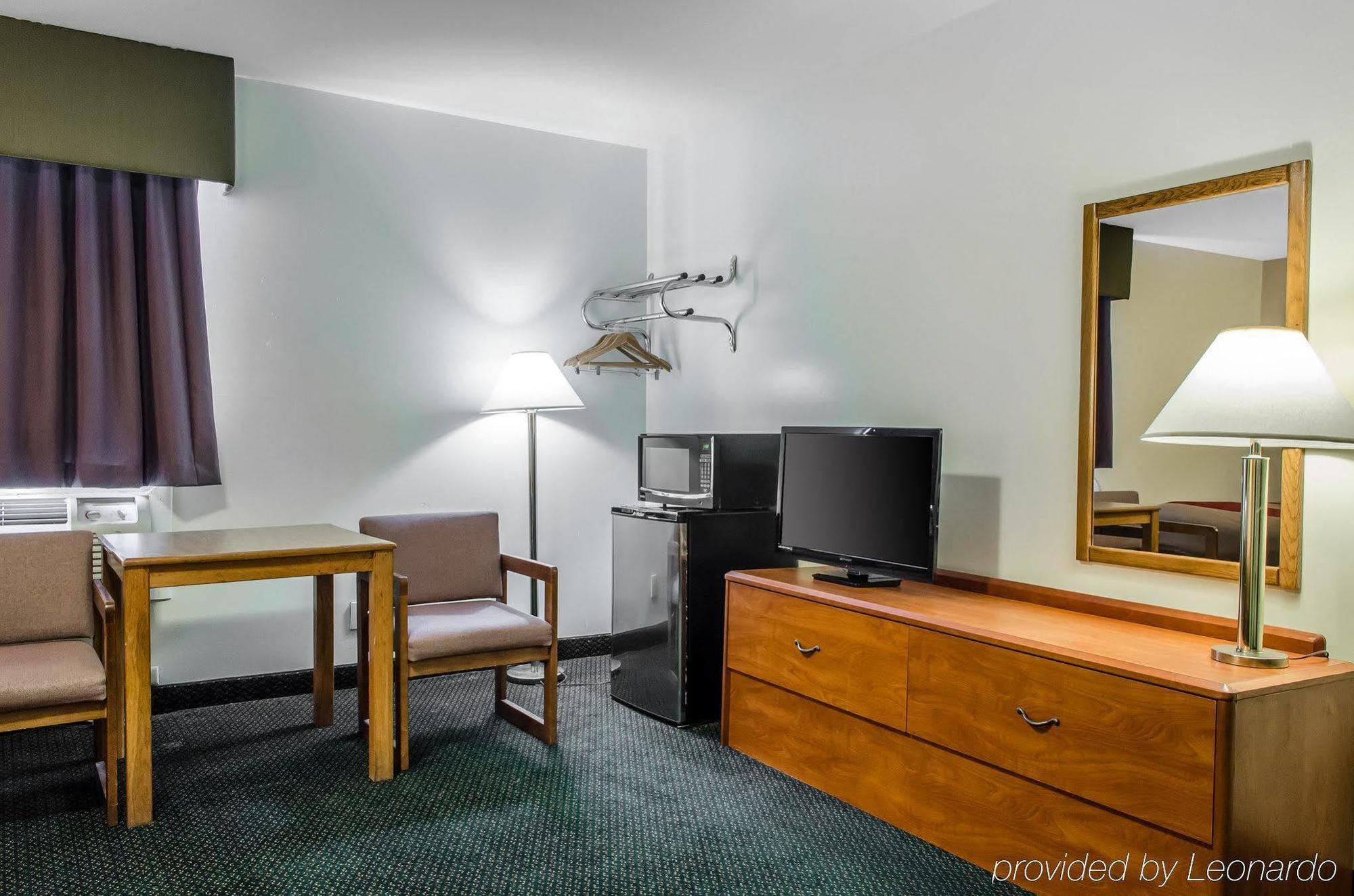 Econo Lodge Inn & Suites Denver Exteriér fotografie