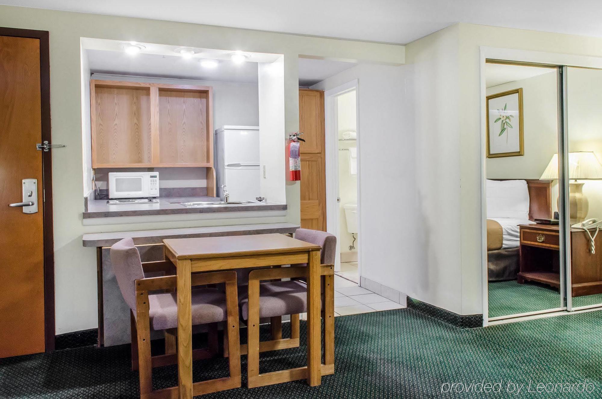 Econo Lodge Inn & Suites Denver Exteriér fotografie