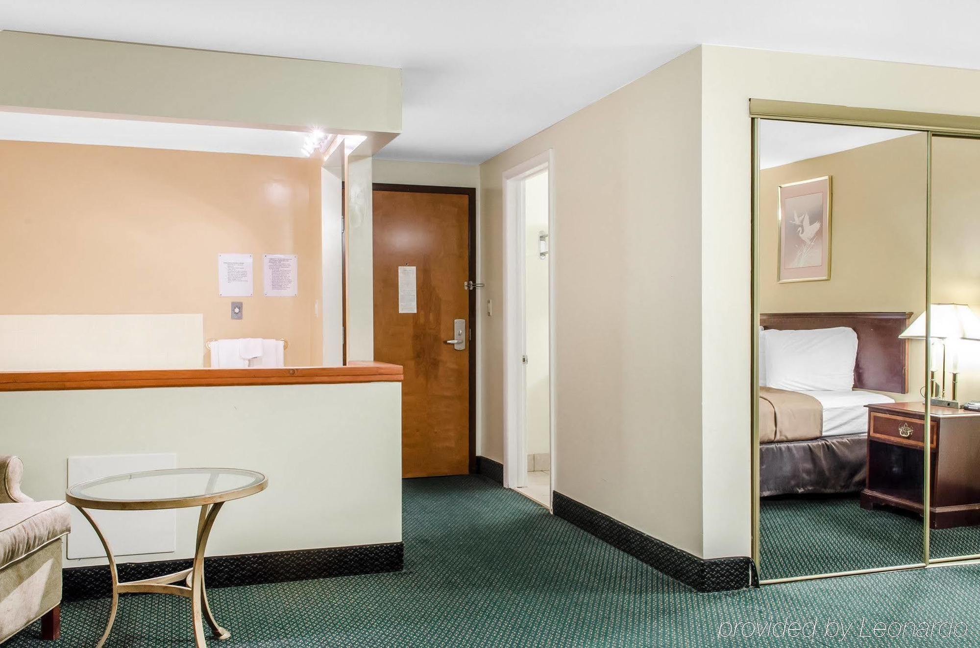 Econo Lodge Inn & Suites Denver Exteriér fotografie