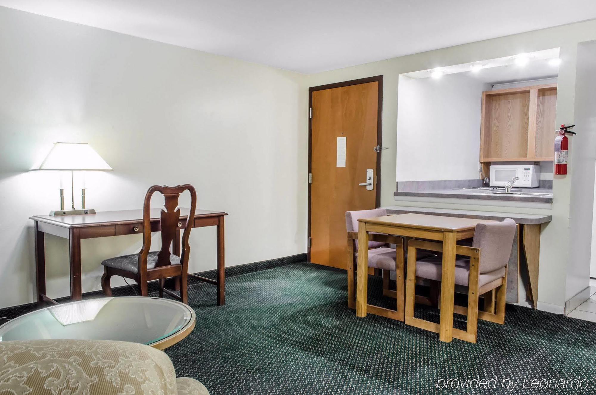 Econo Lodge Inn & Suites Denver Exteriér fotografie