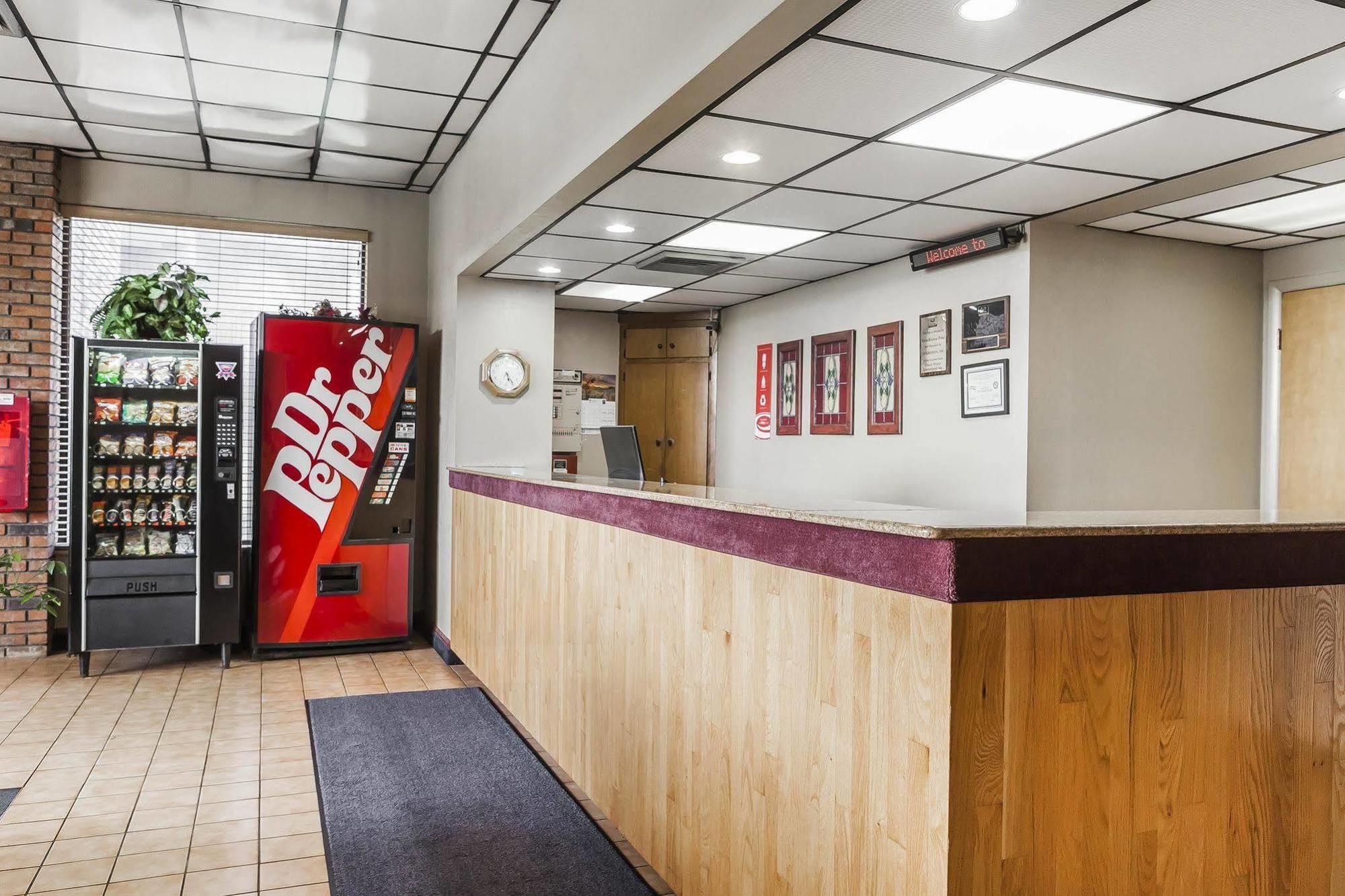 Econo Lodge Inn & Suites Denver Exteriér fotografie