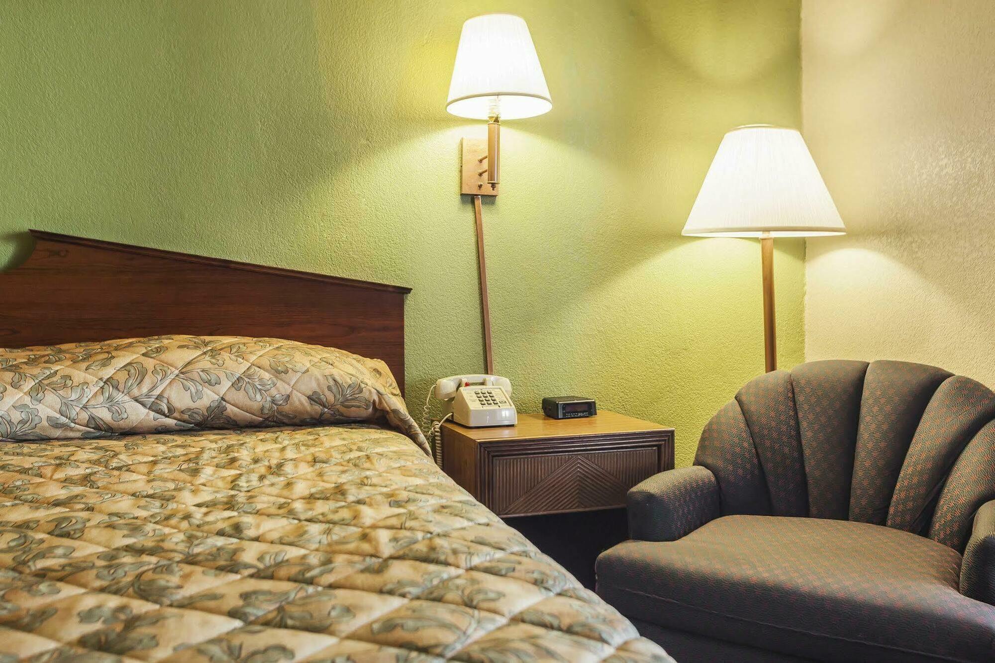 Econo Lodge Inn & Suites Denver Exteriér fotografie