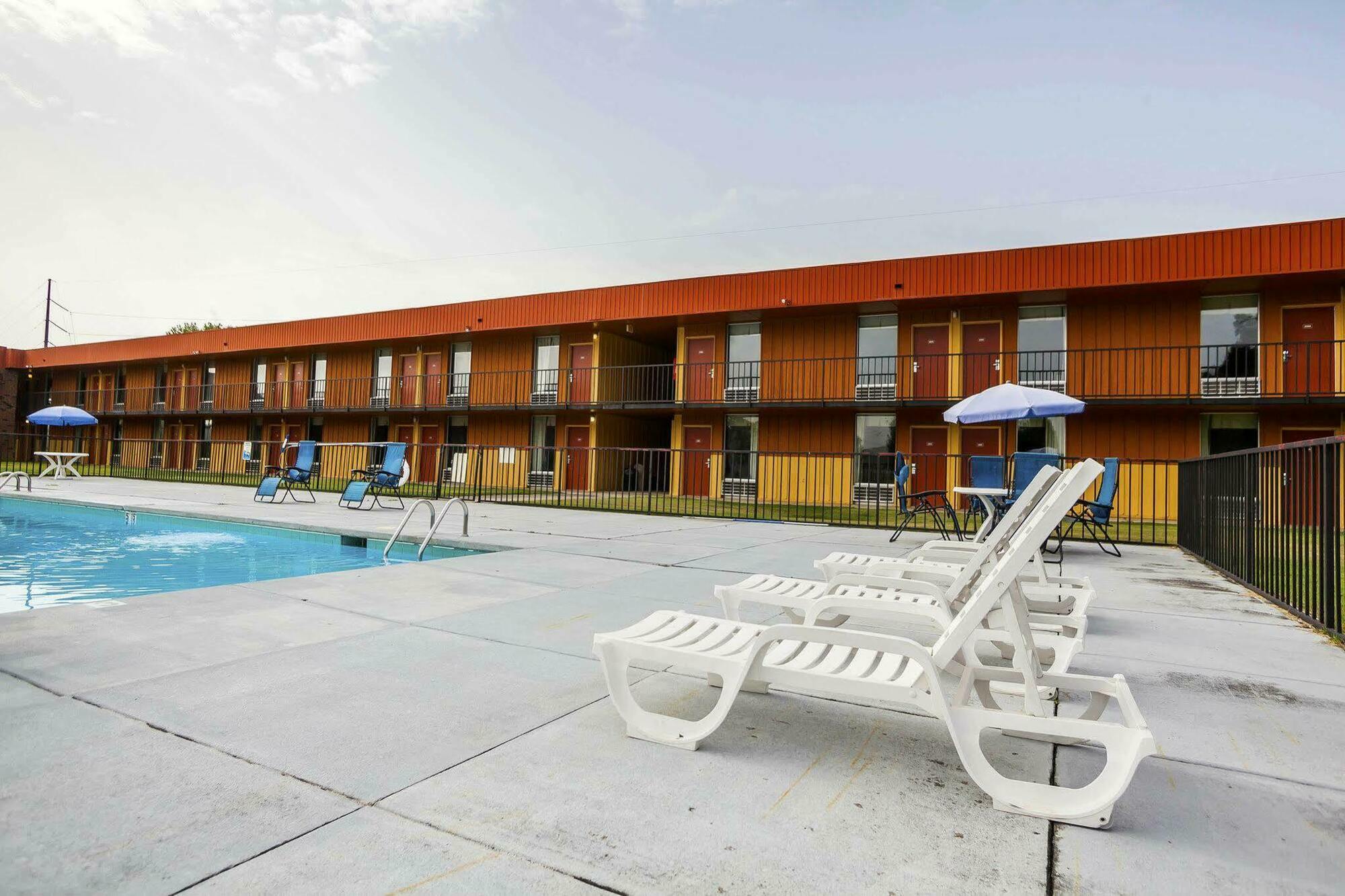 Econo Lodge Inn & Suites Denver Exteriér fotografie